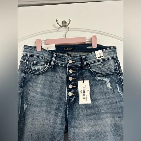 Judy Blue Women's Mid-Rise Button Fly Contrast Washed Boyfriend Jeans NWT 14W - Picture 9 of 16